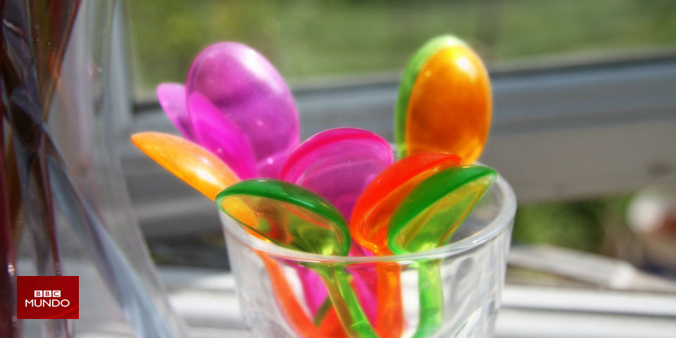 Los cubiertos afectan el sabor de la comida