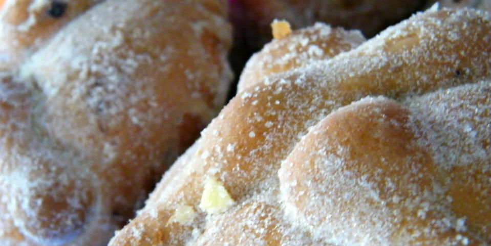 Un elemento único en la ofrenda, el origen del pan de muerto