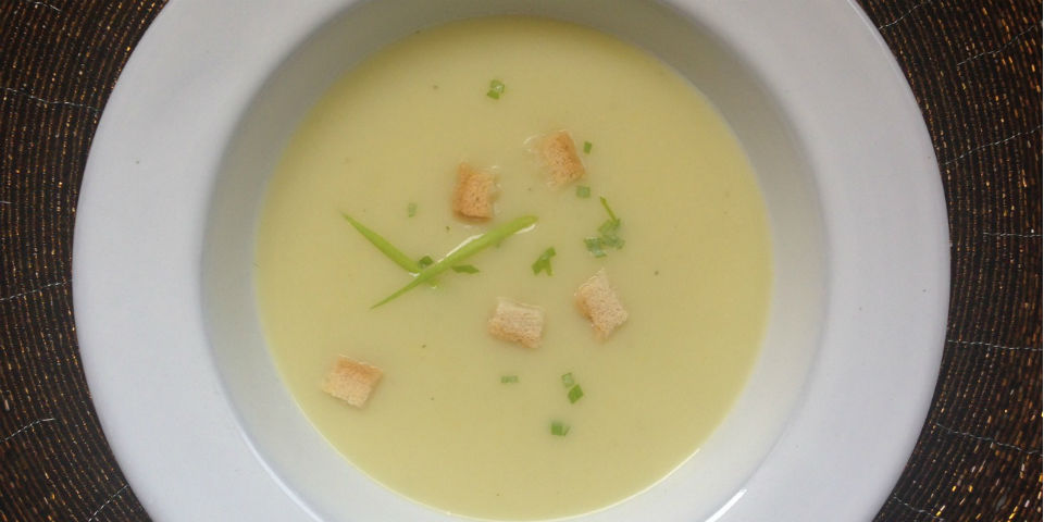 Receta de Vichyssoise, la tradicional sopa francesa de poro y papa