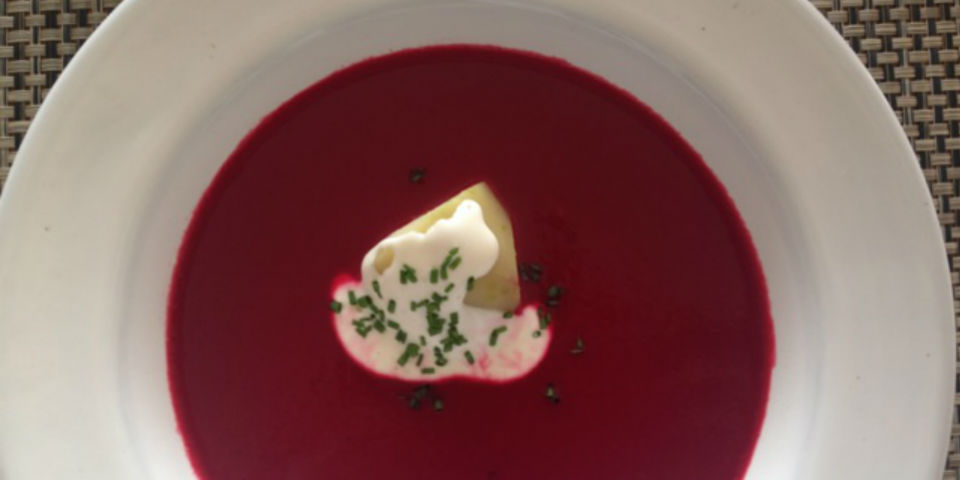 #Receta: Sopa de betabel con jengibre, un &#8216;twist&#8217; al <i>Borsch</i>
