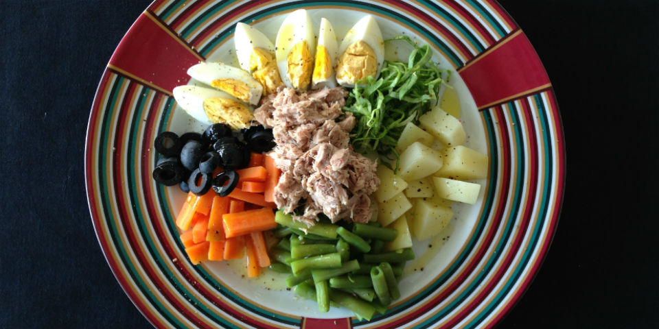 Ensalada <i>Niçoise</i> a nuestro estilo