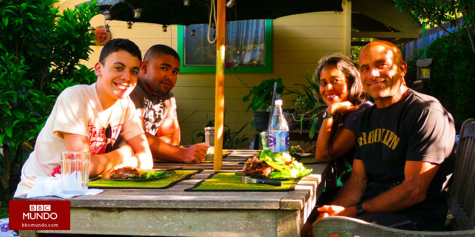 ¿Realmente deben las familias cenar juntas cada noche?