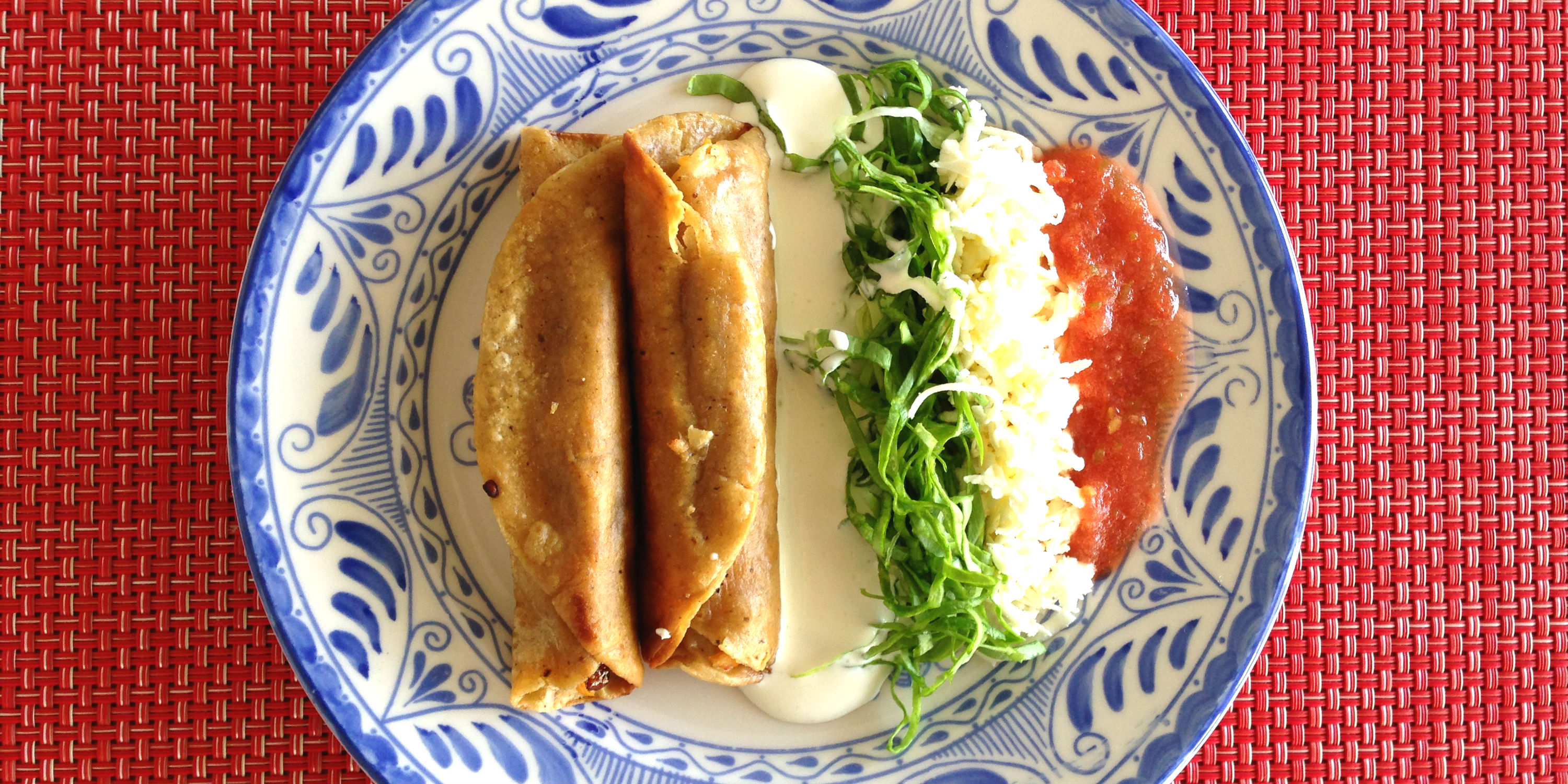 Tacos dorados de pollo