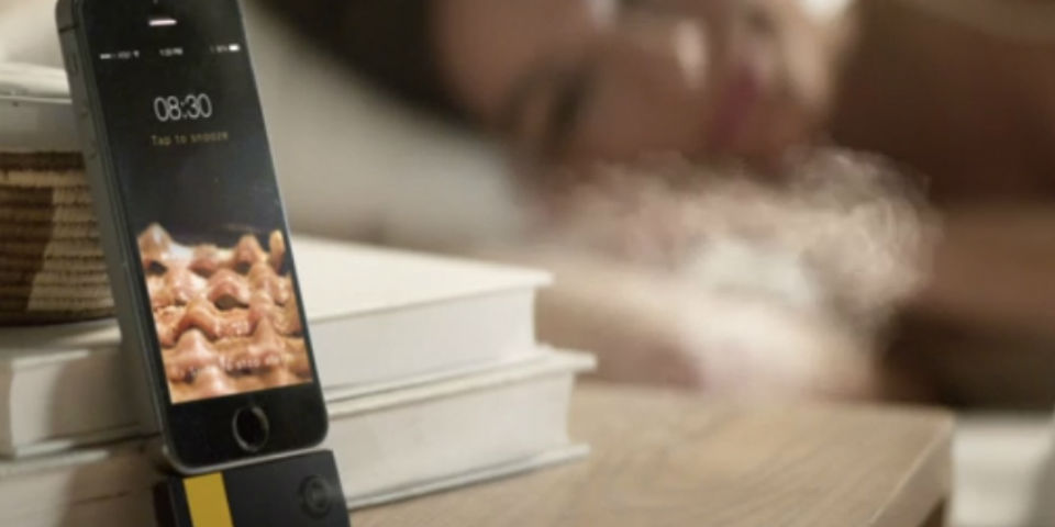 Vibra, hace ruido y huele... la nueva alarma con aroma a tocino