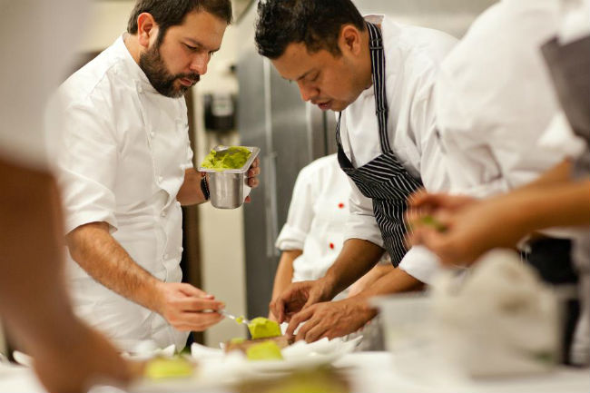 Enrique Olvera, desde la cocina...