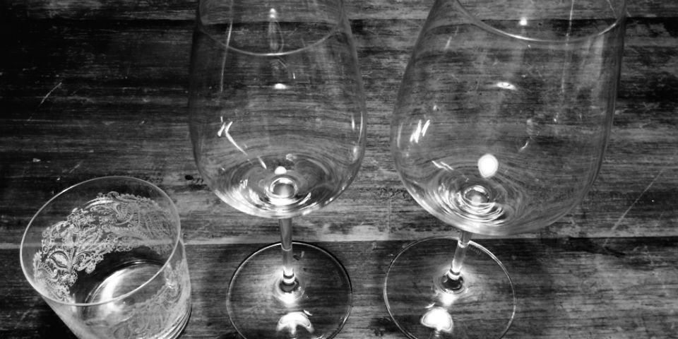 Cinco tips buenísimos para quitar gotas y manchas de cal de la cristalería