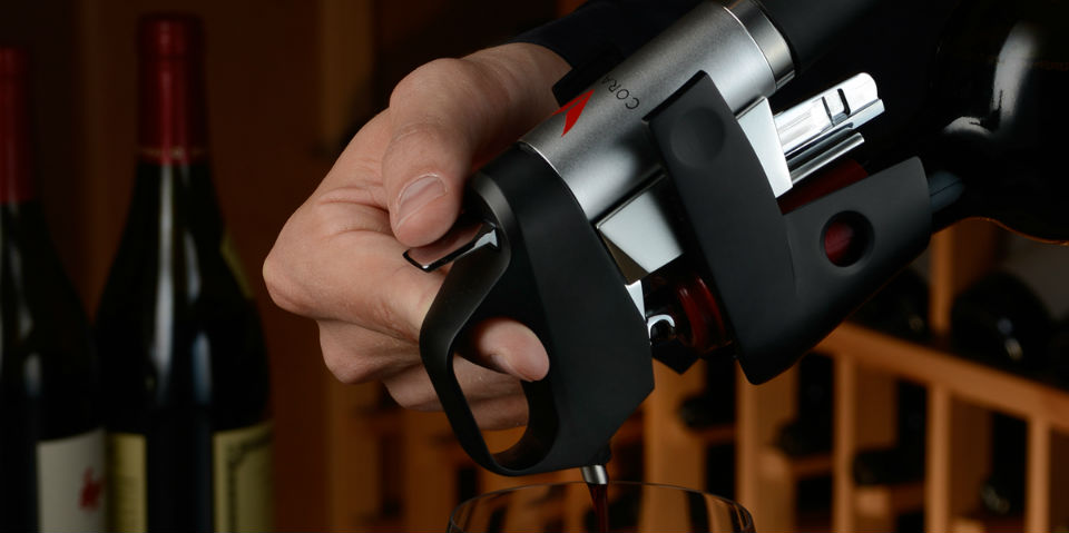 Reportan explosión de botellas con el sistema Coravin; anuncian "kit remedio"