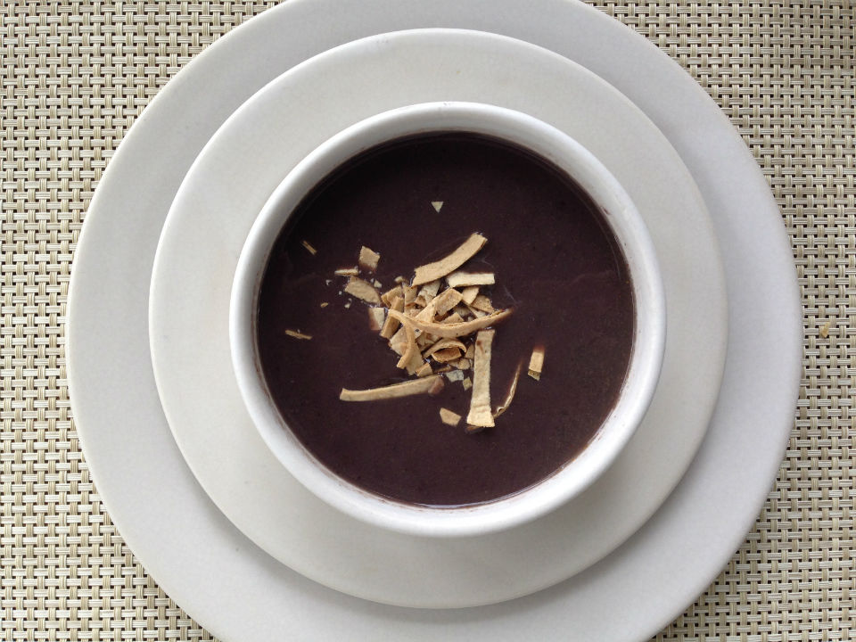 #Receta Sopa de frijol negro para los días lluviosos