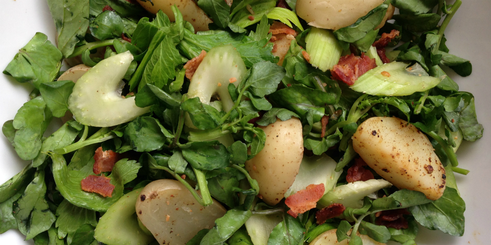 #RECETA Lo mejor de dos mundos: Ensalada de berros con papa y ¡tocino!