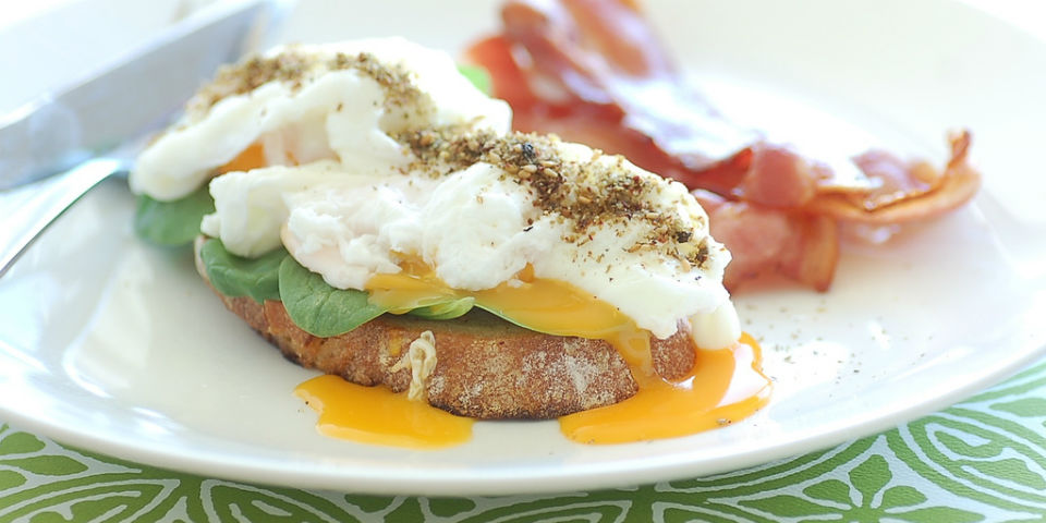 La clásica, la práctica y la moderna: tres formas de hacer huevos pochados