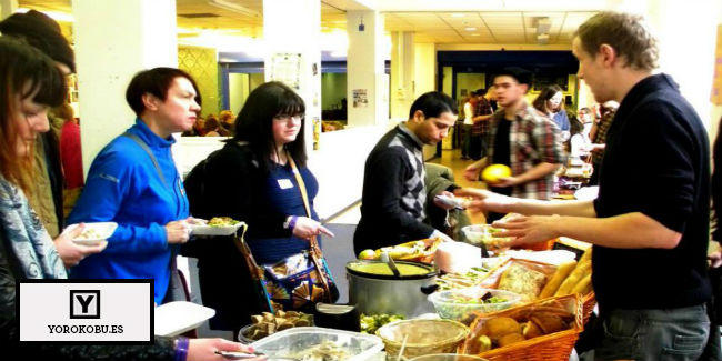 El restaurante que solo cocina con sobras y en el que el cliente decide cuánto quiere pagar