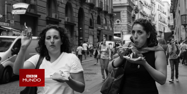 ¿Realmente comer parado da indigestión?