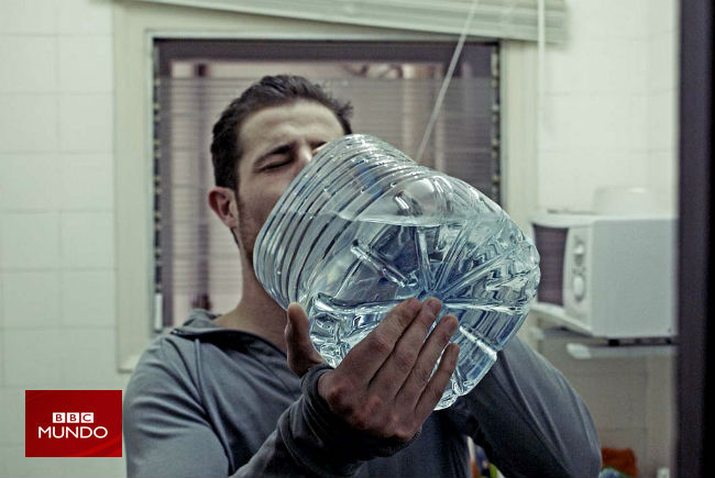 ¿Realmente mezclar bebidas alcohólicas da resaca?