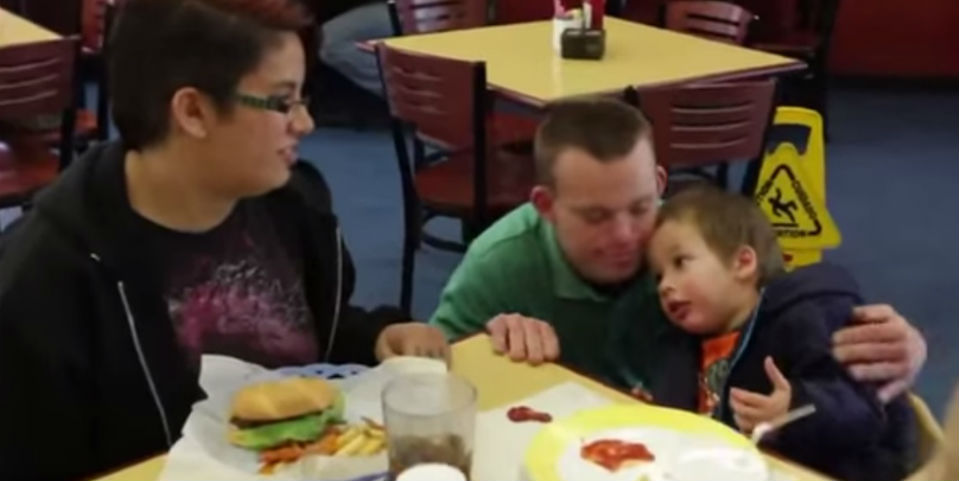 #VIDEO Tim's place, el restaurante más alegre de todos