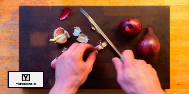 Acero japonés y diseño británico para forjar un cuchillo