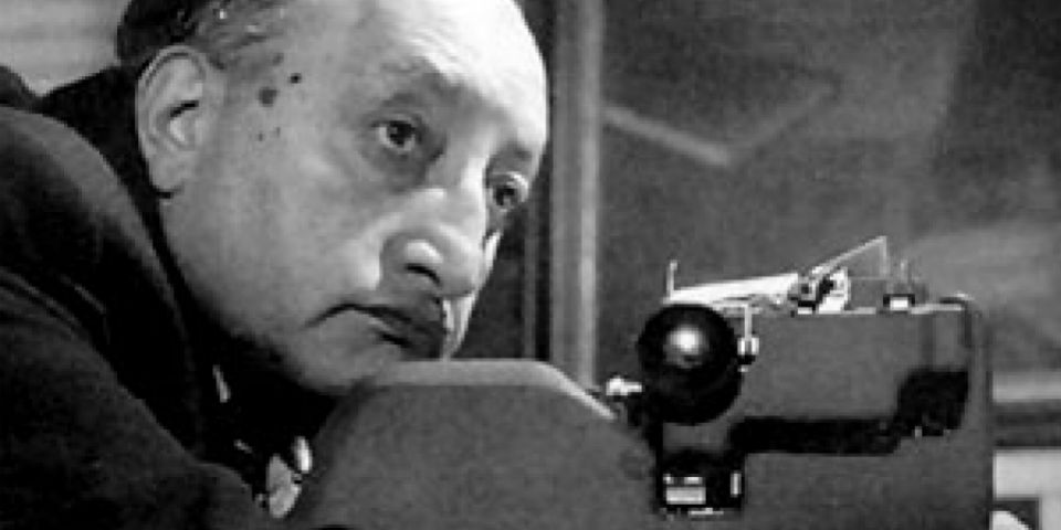 Comer platos magiares en vajilla sueca