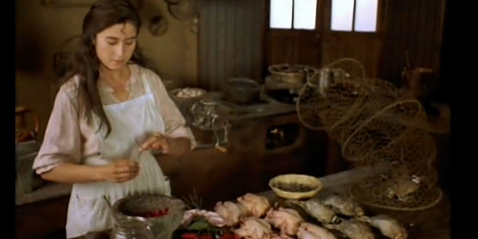 Cenando de película: Codornices en pétalos de rosa