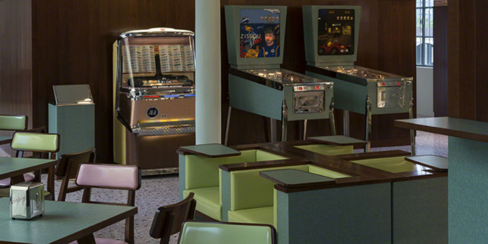 Así es el café diseñado por Wes Anderson (sí, es justo como lo imaginas)