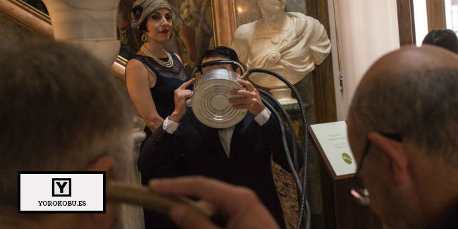 Poesía que se escucha a través de una tetera