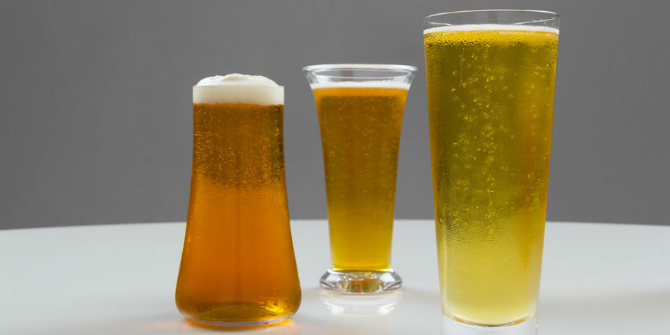 El porqué la cerveza debe beberse en vaso (y nunca de la botella)