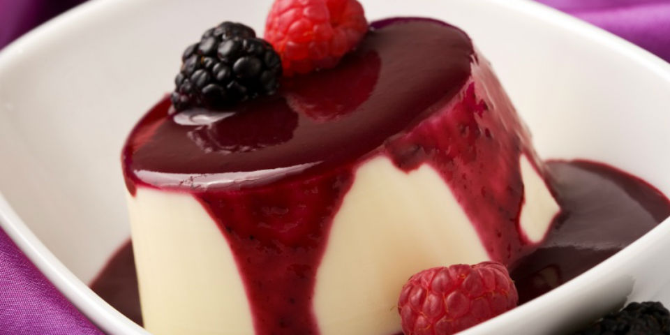 #RECETA Gelatina de yogurt con coulis de fresas
