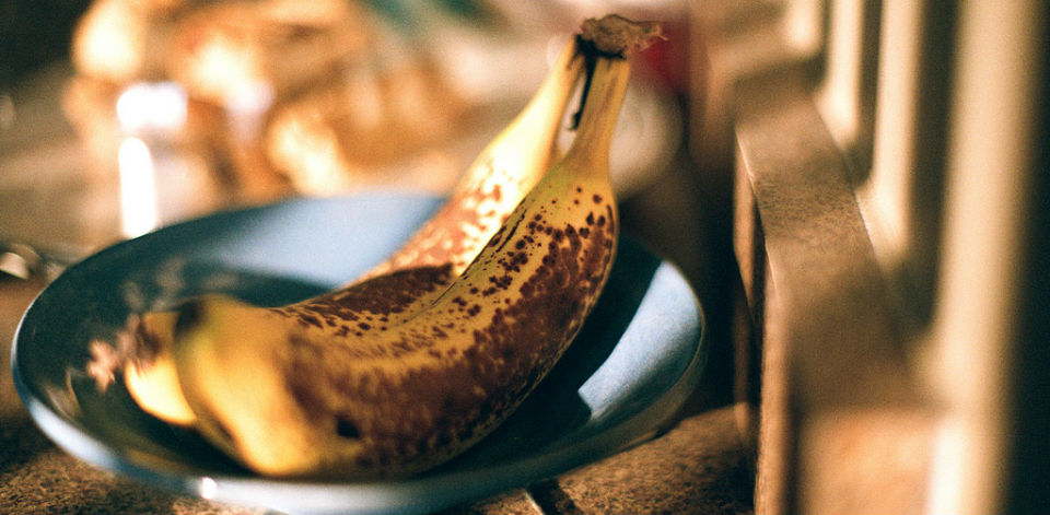 #VIDEO Un truco para recuperar un plátano negro con un secador de cabello