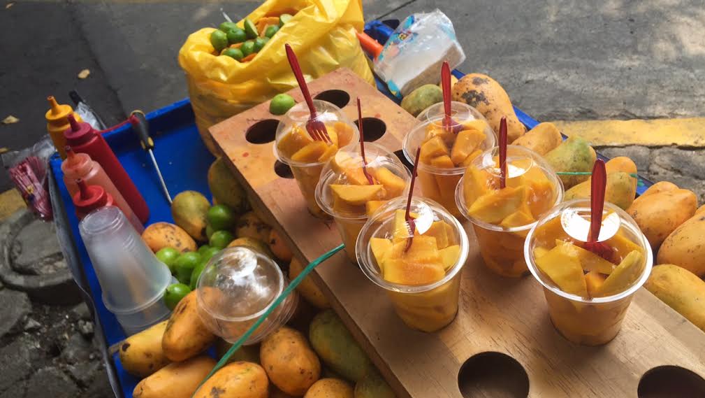 Don Toñito, el vendedor de frutas que lleva su pasión por delante