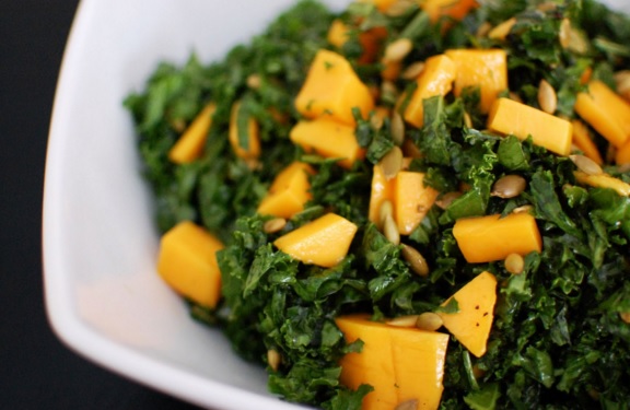 #RECETA Ensalada de col rizada o kale con mango y pepitas