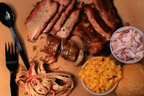 Embajadores barbecue: la diplomacia cultural con una sabrosa salsa en el Pinche Gringo