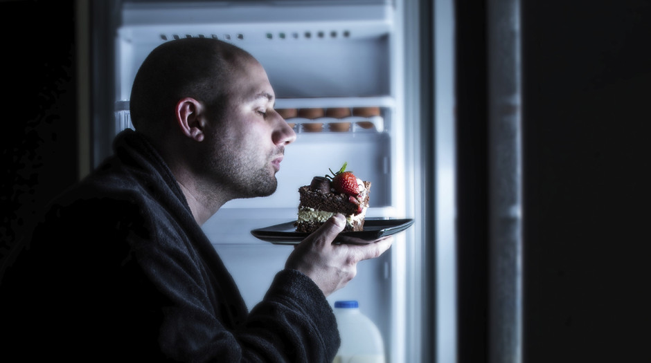 Malos hábitos para la hora de la cena, ¡evítalos!