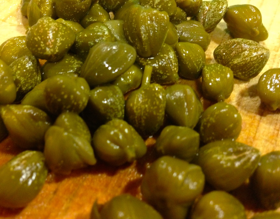 ¿De dónde vienen las alcaparras? (y lo que podemos preparar con ellas)