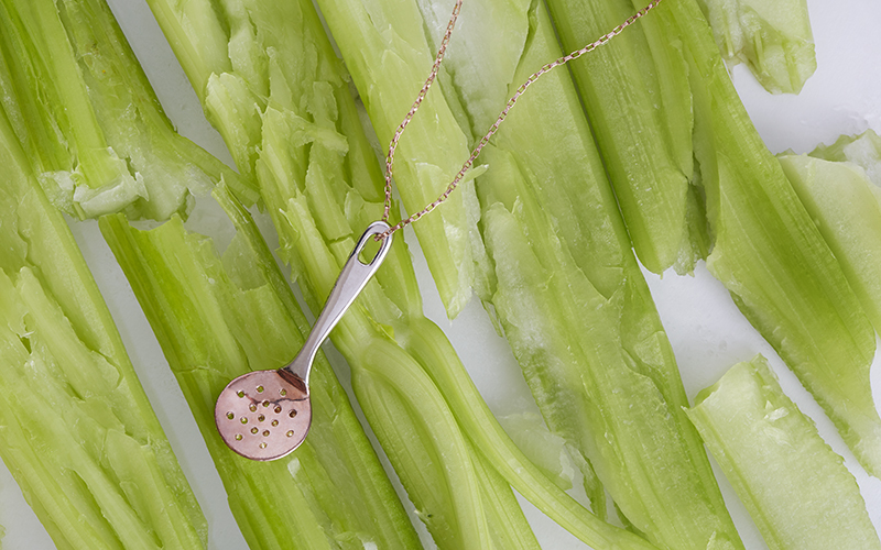 Joyería y cerámica inspirada en la cocina