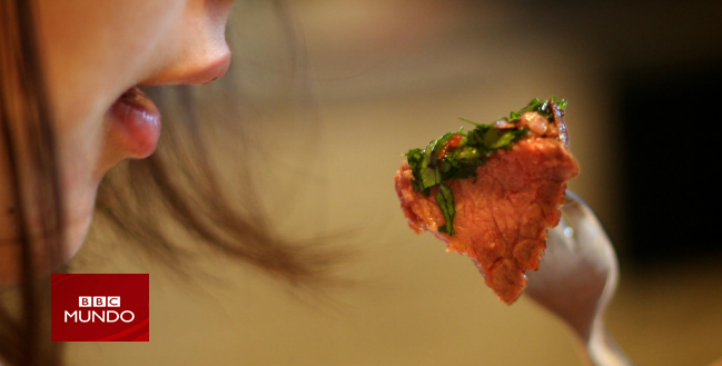 El efecto "crunch": escuchar lo que masticas puede influir en la cantidad que comes