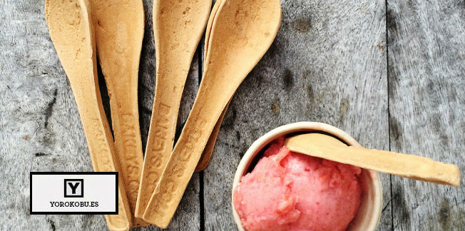 Primero me como el yogur con la cuchara. Después me como la cuchara