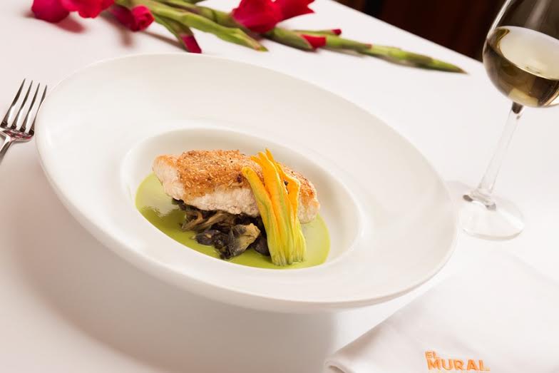 #TradiciónPuebla Robalo en salsa de chile poblano y huitlacoche