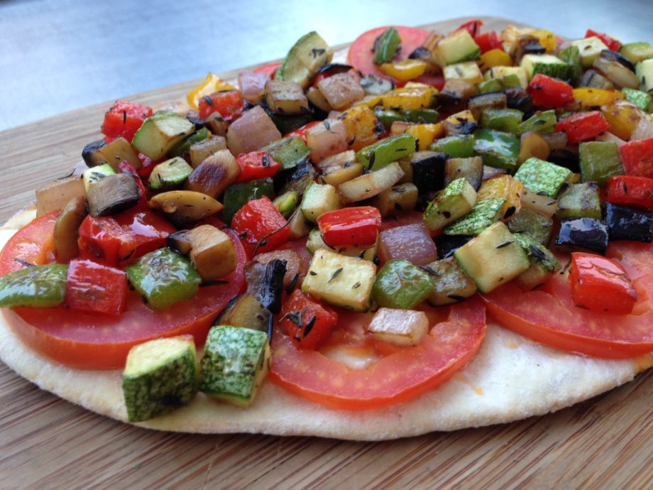 #RECETAS Coca mediterránea y carpaccio de salmón