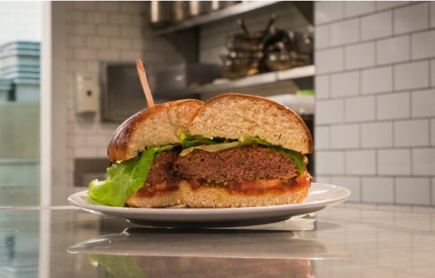 Llegó lo que parecía imposible: una hamburguesa vegetariana que sabe a carne