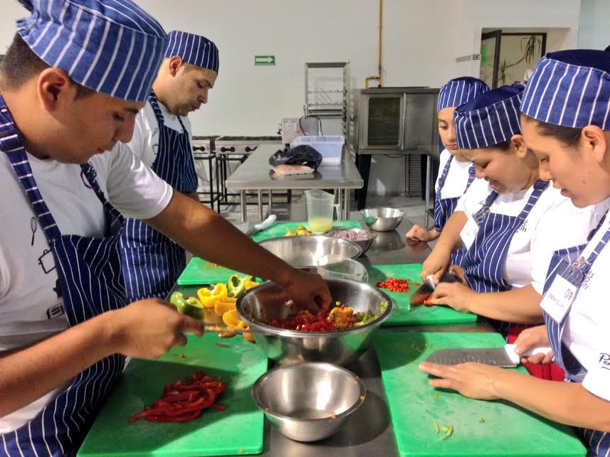 La primera generación de Gastromotiva en México se gradúa: la cocina cambia vidas