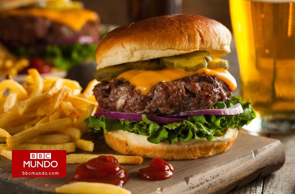 Por qué es peligroso comer hamburguesas caseras en "término medio"