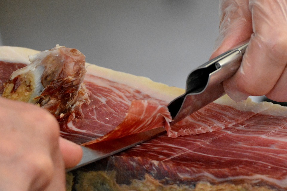 Jamón ibérico y serrano: ¿cuáles son las diferencias?
