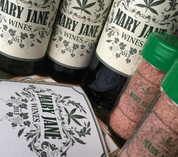 Llegó la verdadera hora feliz: ¡Vino con mariguana!