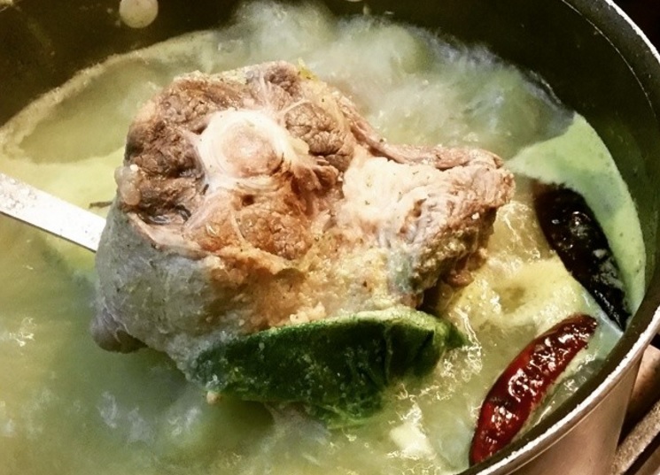 Calientitos, carnosos, herbales... Caldos Ánimo llegan a la Nápoles en la CDMX