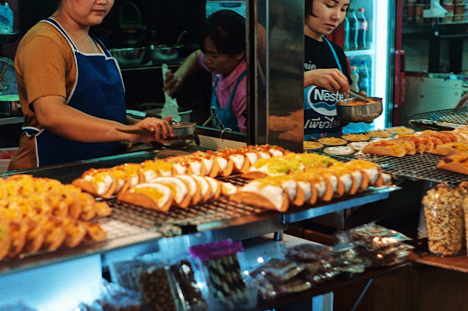Prohiben puestos de comida callejera en Bangkok
