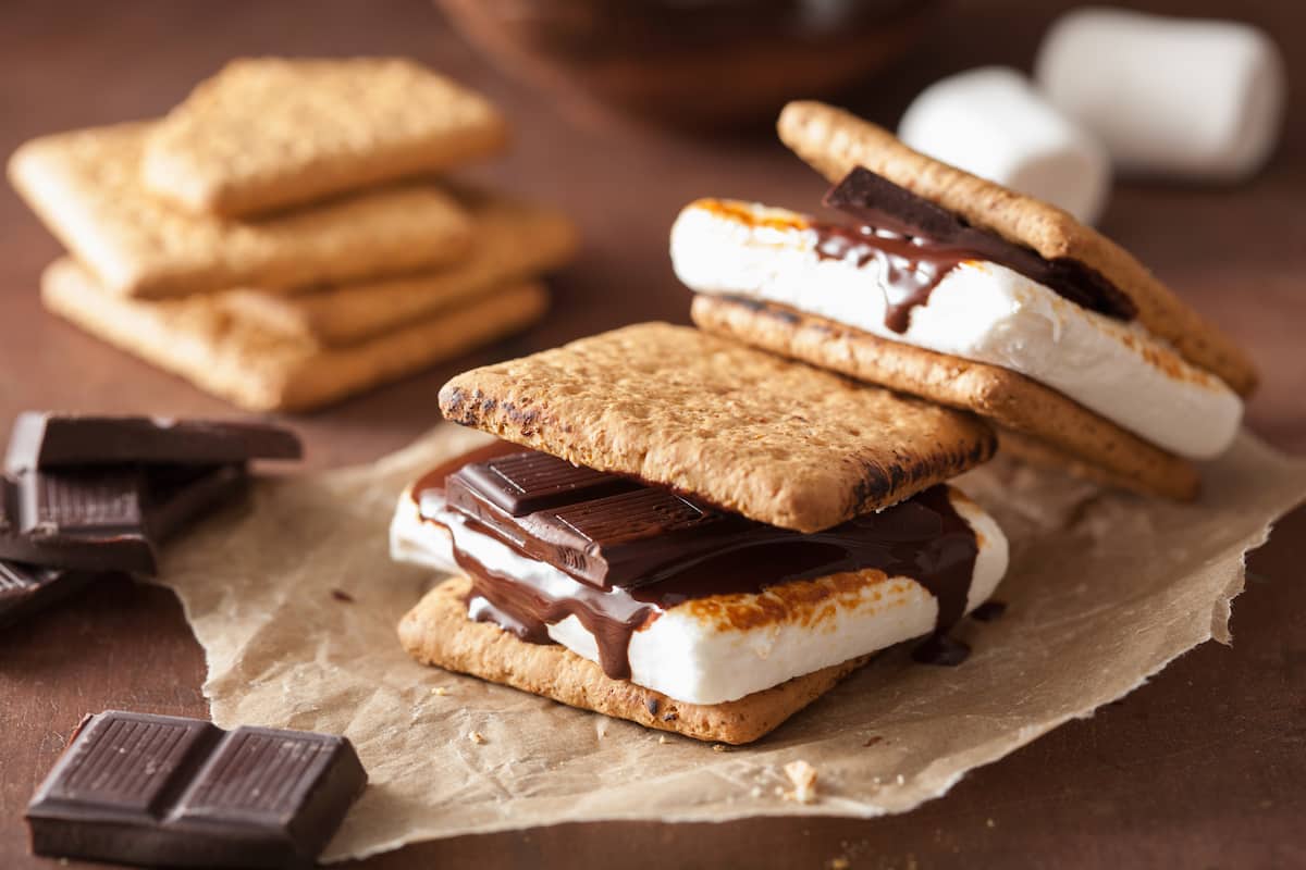 Google celebra al S&#8217;more, te cuento sobre este postre de fogata