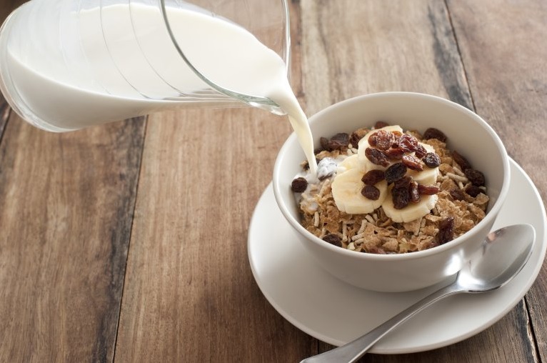 ¿Realmente debes evitar los lácteos y helados si estás resfriado?