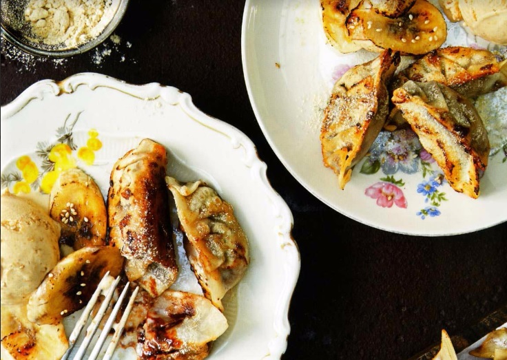 #RecetasLarousse Gyozas de plátano con crema de cacao y avellanas