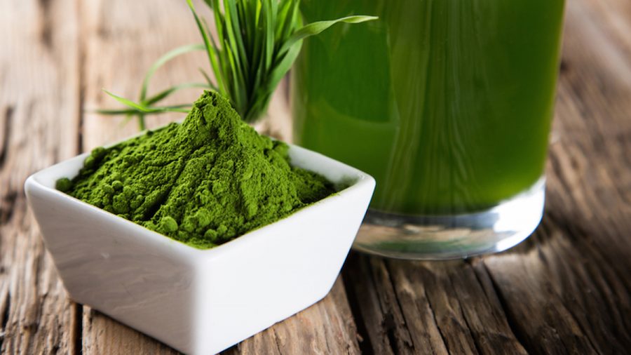 Ocho beneficios de la espirulina y tres recetas para empezar a utilizarla