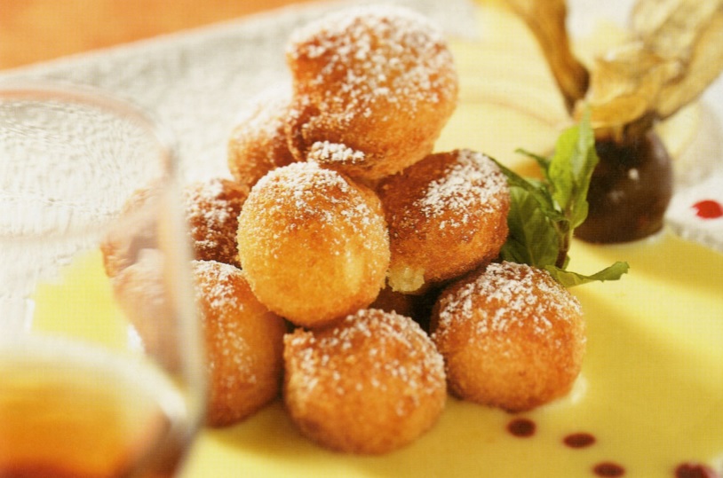 Bolitas de manzana fritas, ¡un postre sencillo y sabroso!