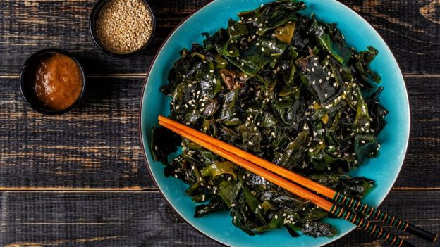 Por qué los japoneses pueden comer tantas algas y tú no