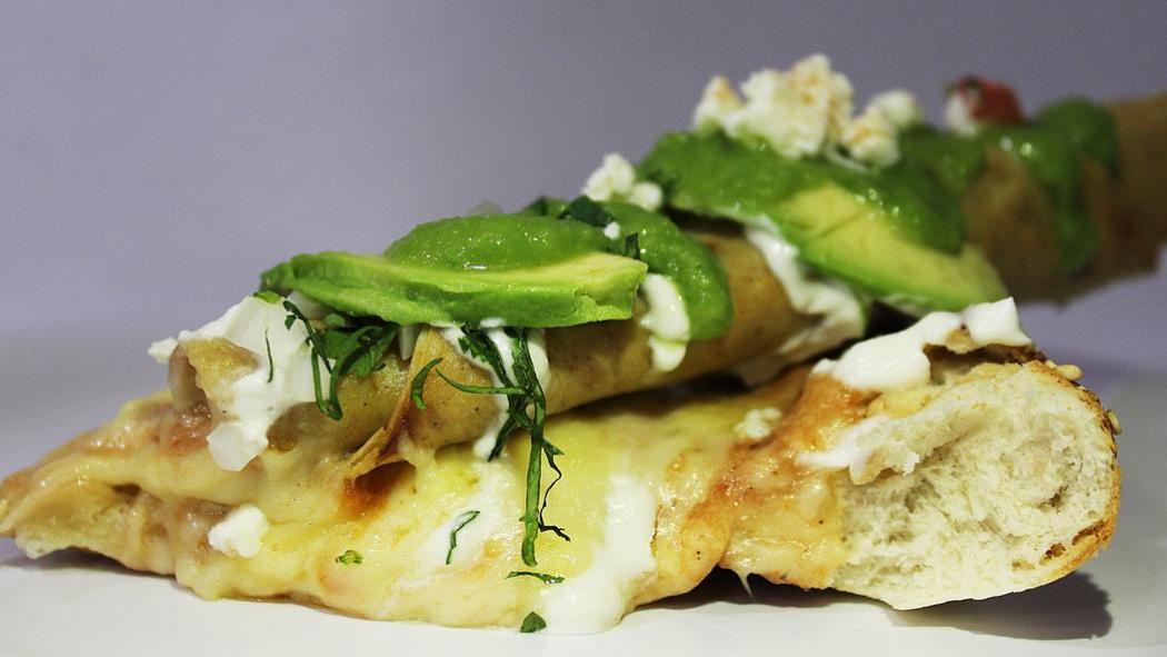 ¡Sí existe! En este lugar venden una pizza de tacos dorados